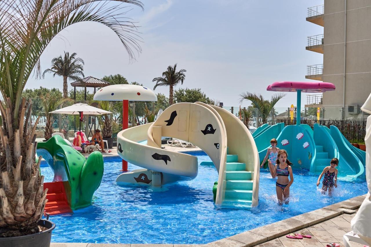 Ace Aparthotel Pool & Spa Mamaia Nord Năvodari Exteriör bild